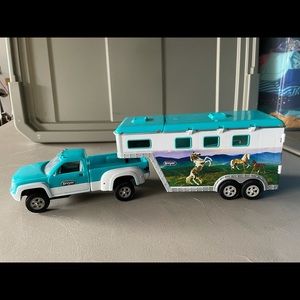 Breyer Stablemates truck and trailer.